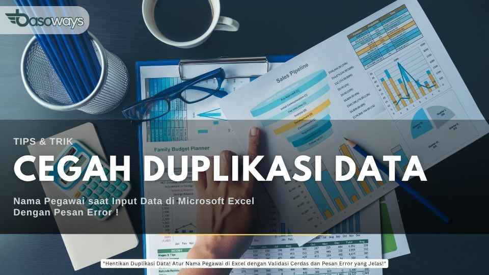 Illustrasi layar Microsoft Excel menampilkan kolom Nama Pegawai dengan fitur Data Validation aktif, menunjukkan pesan error untuk mencegah input data ganda, dengan latar belakang biru profesional dan ikon peringatan.